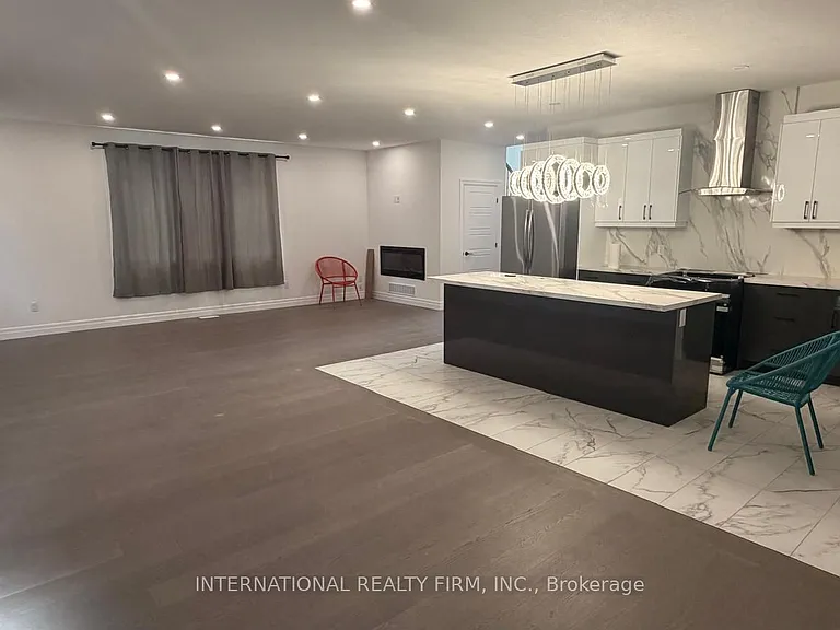891 Darnley Blvd — Photo 22