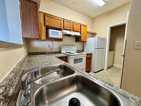 3rd image of 3702 Palm Desert Ln APT 5415