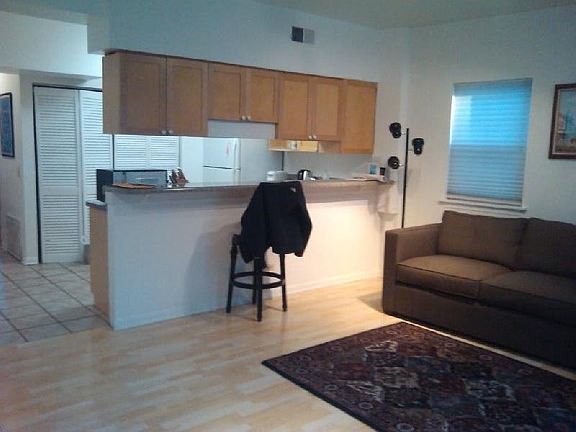 3rd image of 2034 N Wolcott Ave #1R