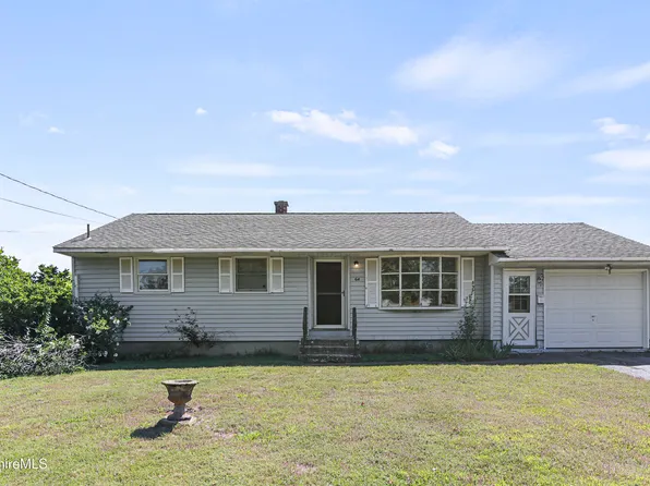 64 Elaine Dr, Pittsfield, MA 01201