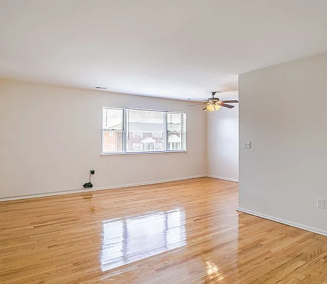 Brick Gardens Apartments — Photo 14