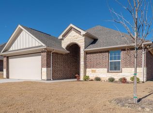 201 Meandering Ct, Granbury, TX 76049