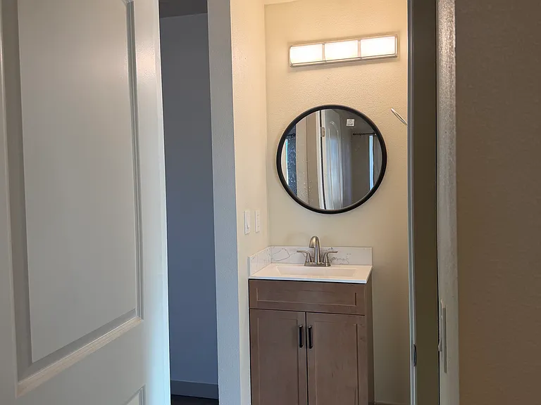 1803 James Pl — Photo 9