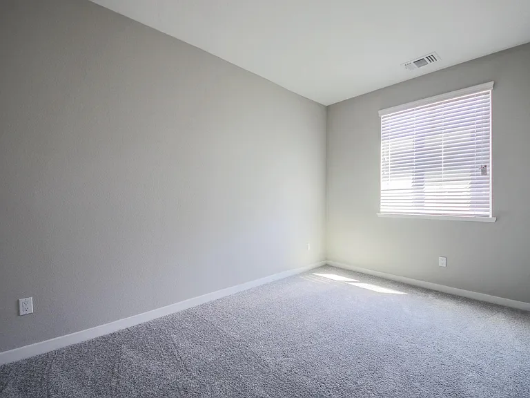 1579 Pratt Pl — Photo 21