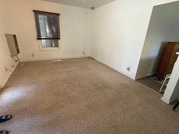 3rd image of 2240 Chestnut Ave