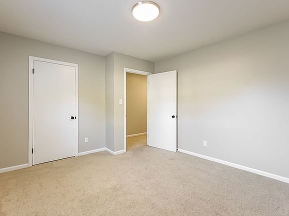 3rd image of 4616 Old Lantern Way