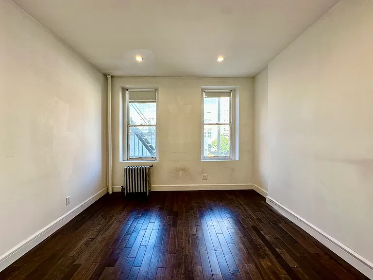 226 W 4th St #5 — Photo 6