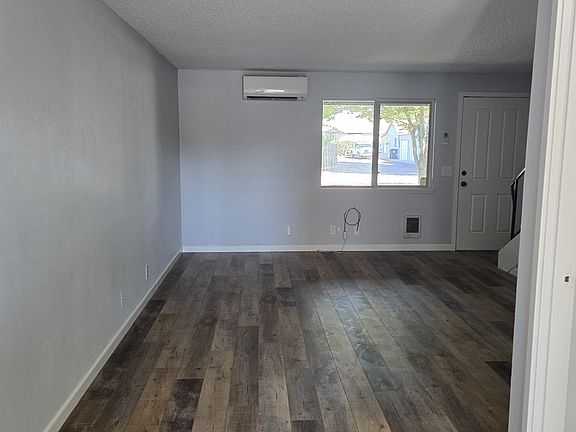 3rd image of 553 NW 4th St