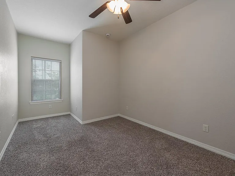 300 Live Oak St — Photo 7
