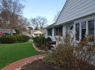 2 Firtree Ln, Huntington Station, NY 11746