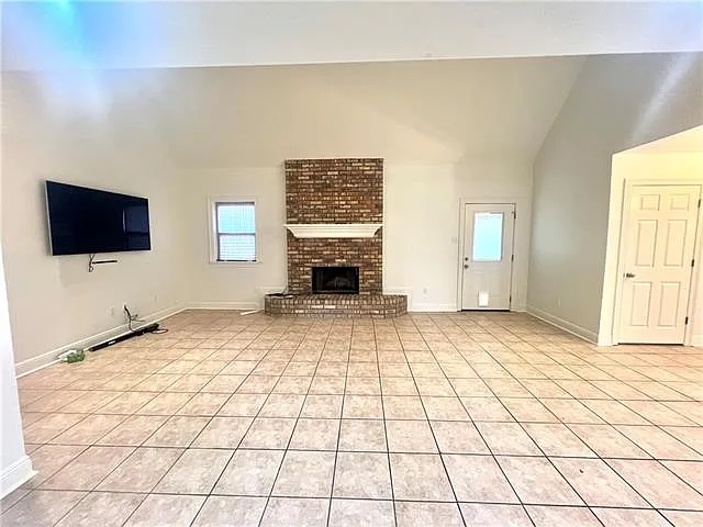 3 bed, 2.5 bath, 1852 sqft, $2,200 — Photo 3