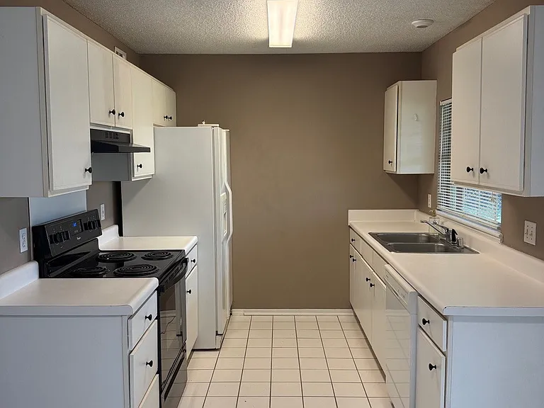 2413 N Jeremiah Pl — Photo 9