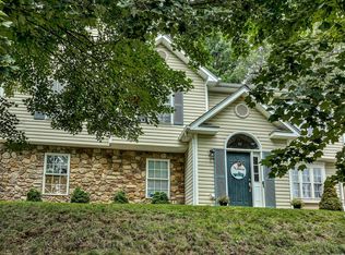3423 Cedarmeade Dr, Roanoke, VA 24014