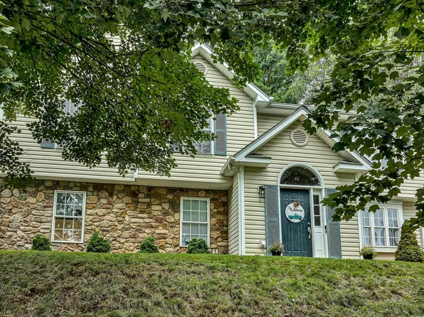 3423 Cedarmeade Dr, Roanoke, VA 24014