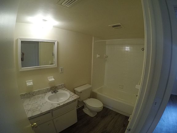 4th image of 2052 Rogers St #3