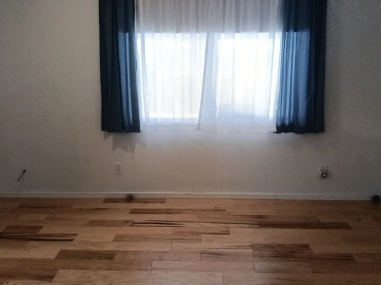 11925 Euclid Ct NE — Photo 3