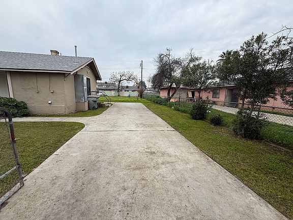 4th image of 2266 S Eunice Ave