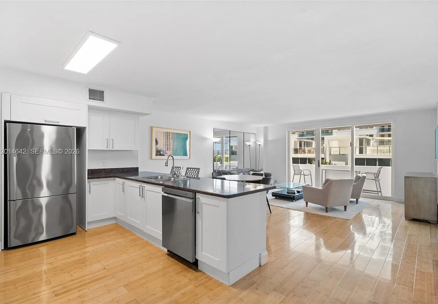 Spiaggia Ocean Condo — Photo 2