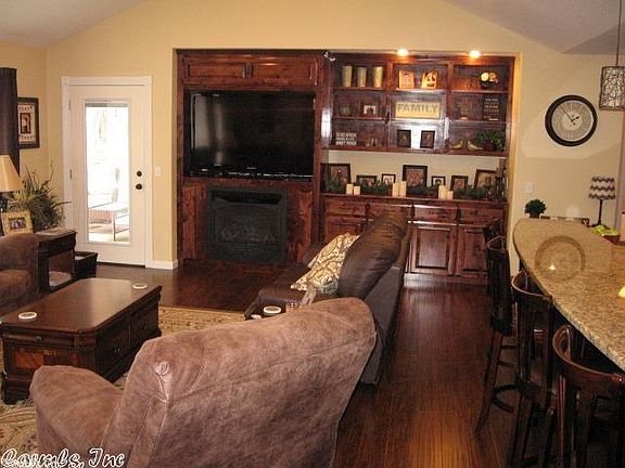 4th image of 138 Deer Park Ln