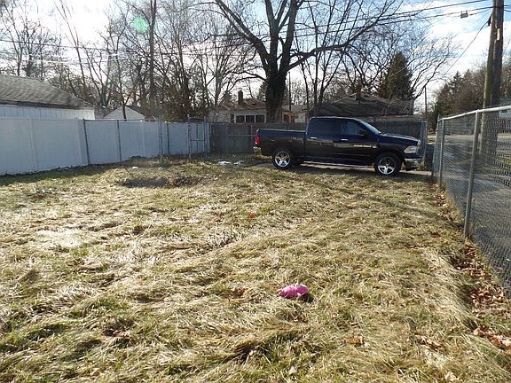 3rd image of 19515 Greydale Ave