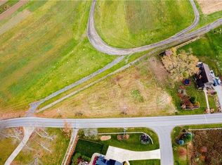 888 McClelland Rd, Finleyville, PA 15332