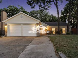 402 Thorn Wood Dr, Euless, TX 76039