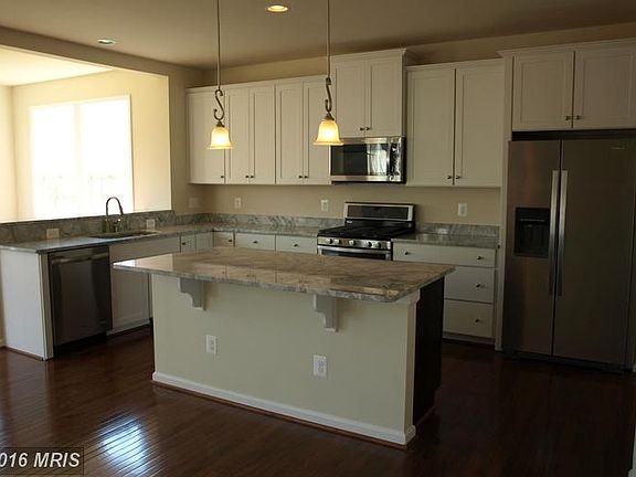3rd image of 7143 Lake Dr