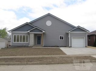 1749 Salinger Ave, Carroll, IA 51401