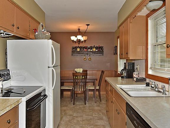 2nd image of 601 14th St SE