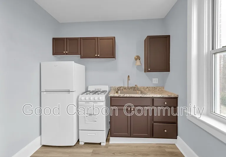 131 Allen St #15 — Photo 4