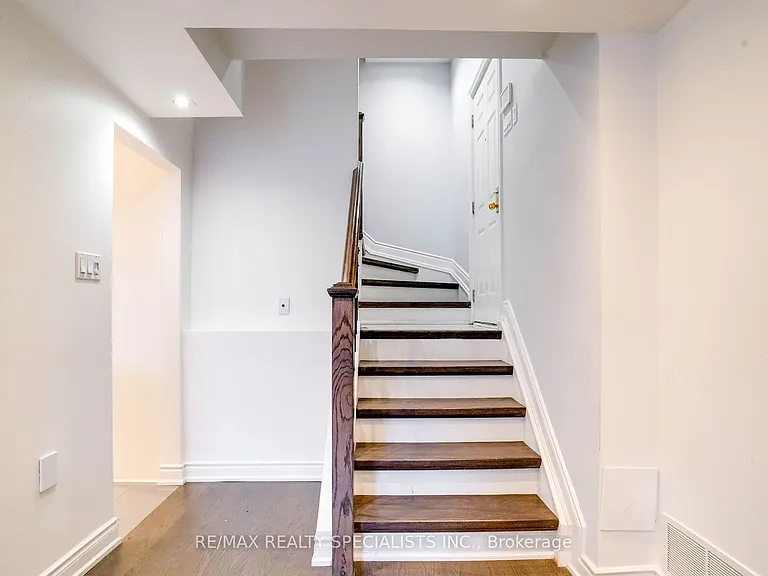 100 Arbors Ln #Townhouse 5 — Photo 31