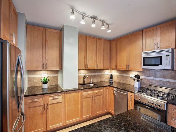 3rd image of 345 E 86th St APT 9F