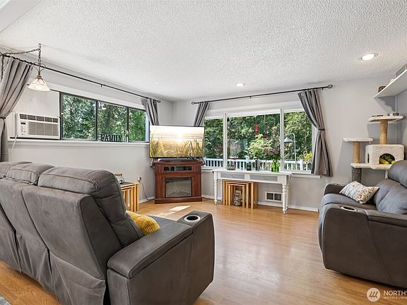 5th image of 17209 W Riverside Drive