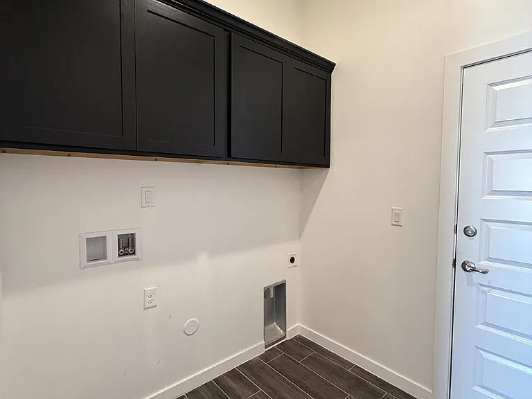 13389 Carterton Ave — Photo 17
