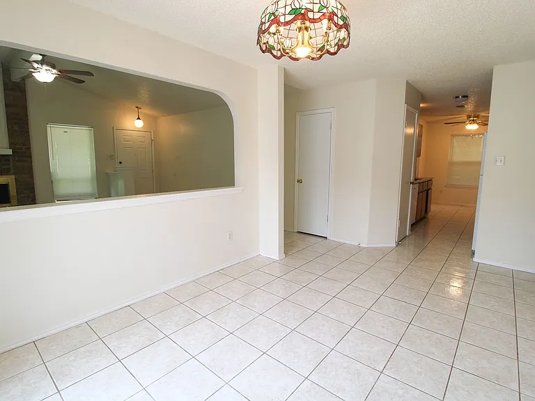 6214 Ridge Glade St — Photo 4