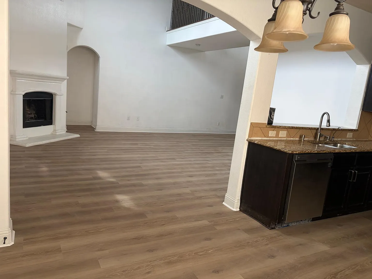 5 bed, 3363 sqft, $3,595 — Photo 2