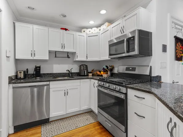 536 E 4th St #2, South Boston, MA 02127