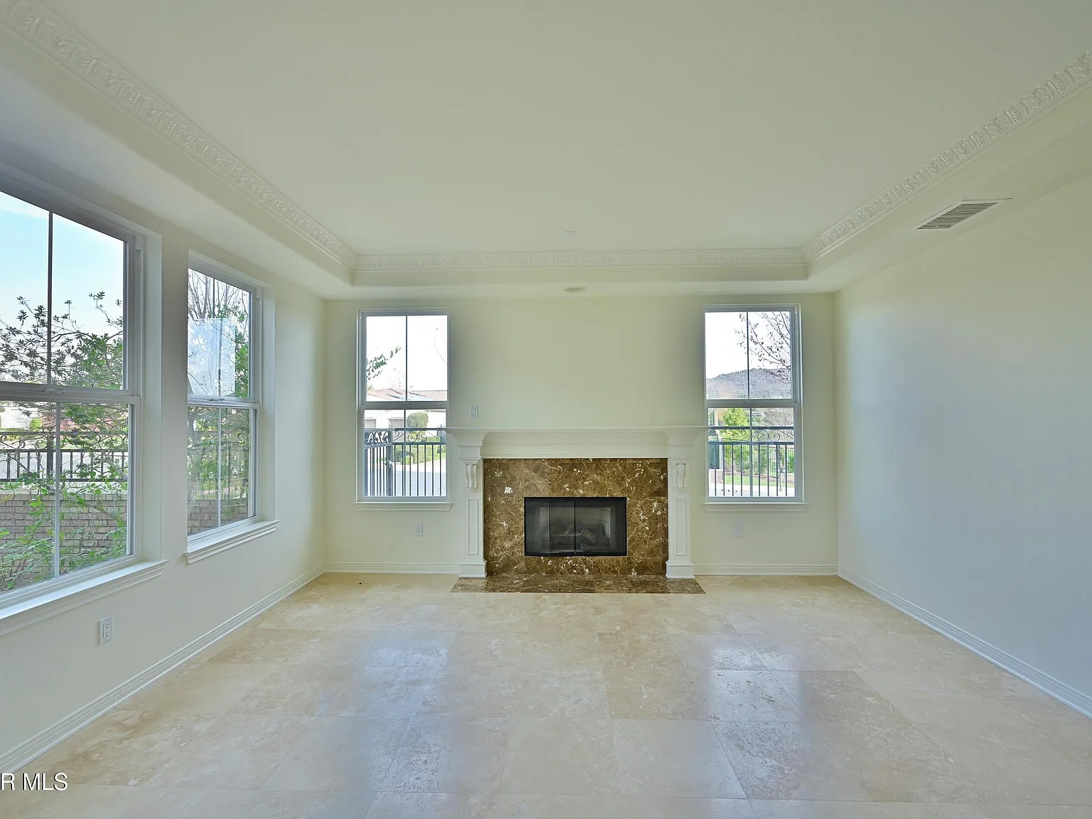 5 bed, 4.5 bath, 3782 sqft, $7,450 — Photo 4