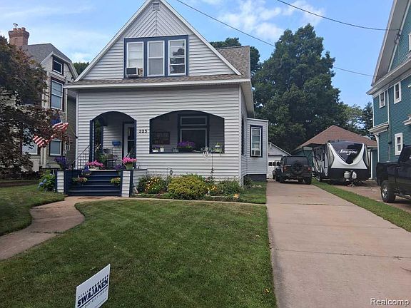 2nd image of 325 E Hewitt Ave
