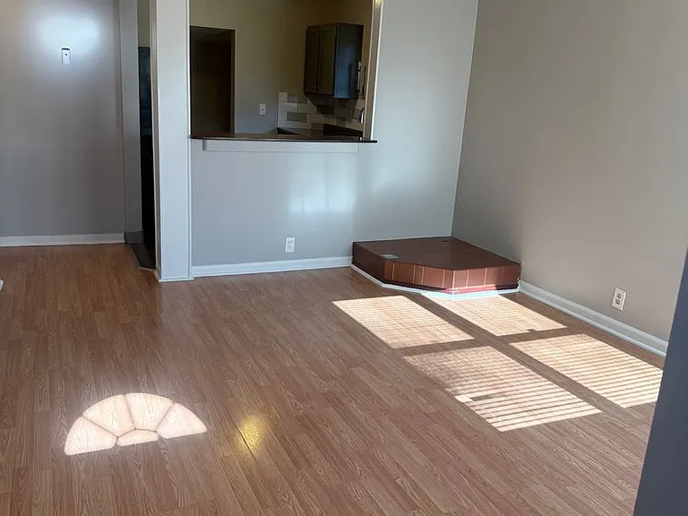 300 N Highland Ave — Photo 13