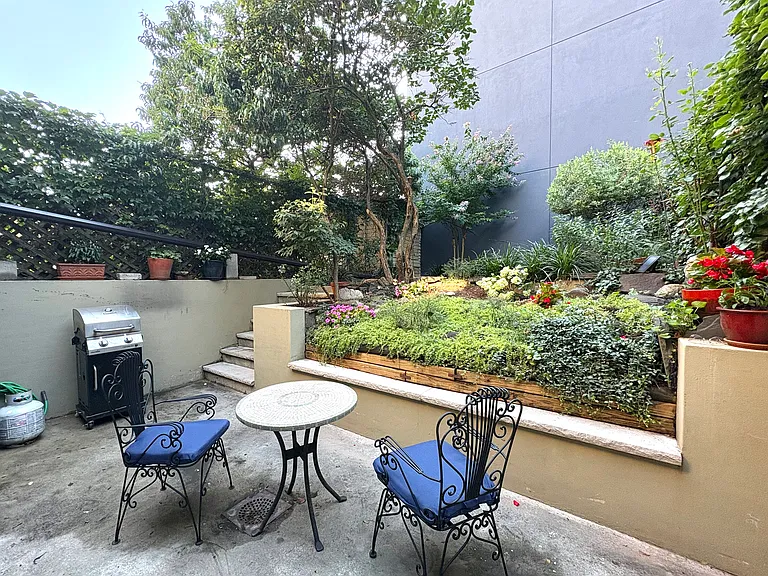 542 Clinton St #1 — Photo 6