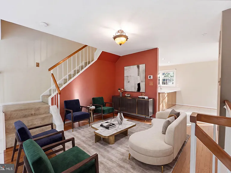 8715 Delcris Dr — Photo 7