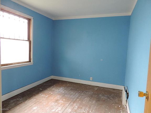 5th image of 1180 Milton St