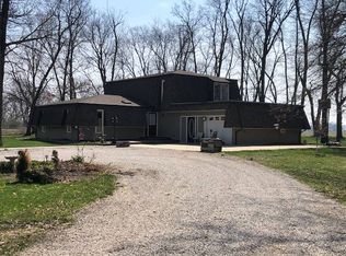 8 E Okaw Ests, Lovington, IL 61937