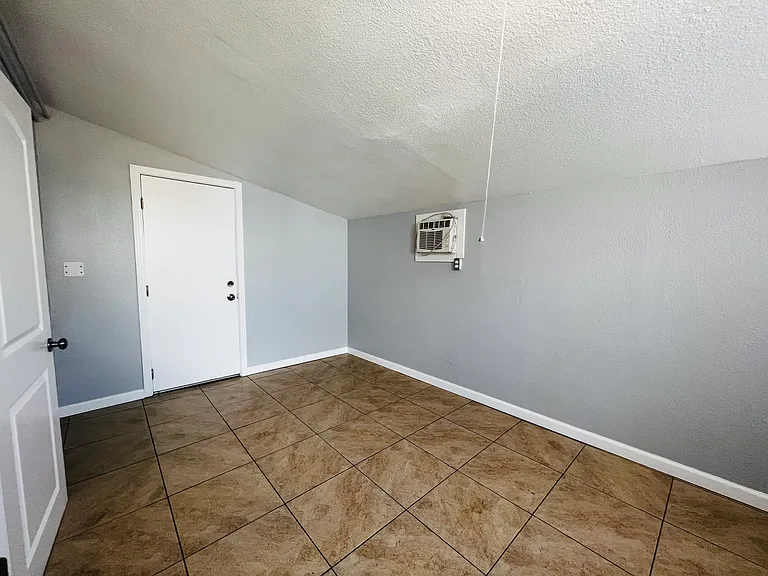 401 W Goshen Ave #A — Photo 10