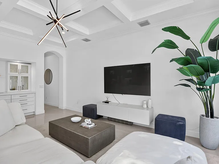 500 NE Wavecrest Way — Photo 14