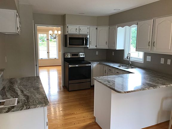 5th image of 9502 Holiday Dr