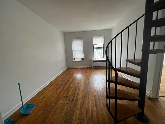 Rented by Salon Realty Corp | media 1