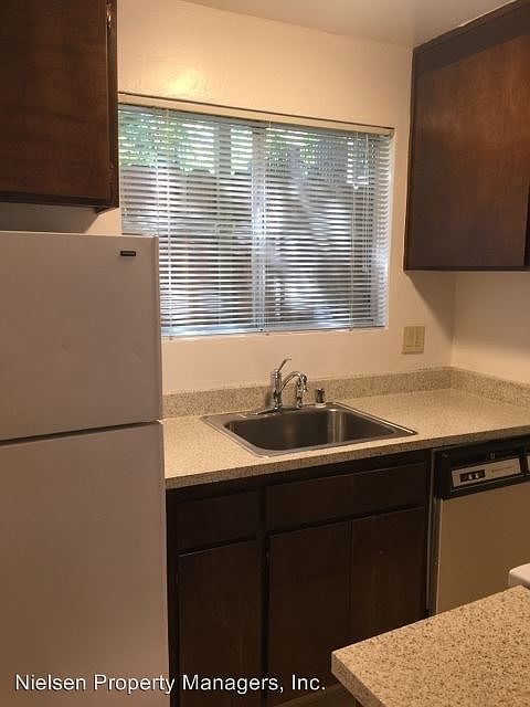 2nd image of 2421 E St APT 07