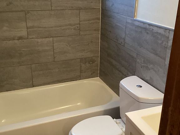5th image of 24130-36 Euclid Ave #34-B2